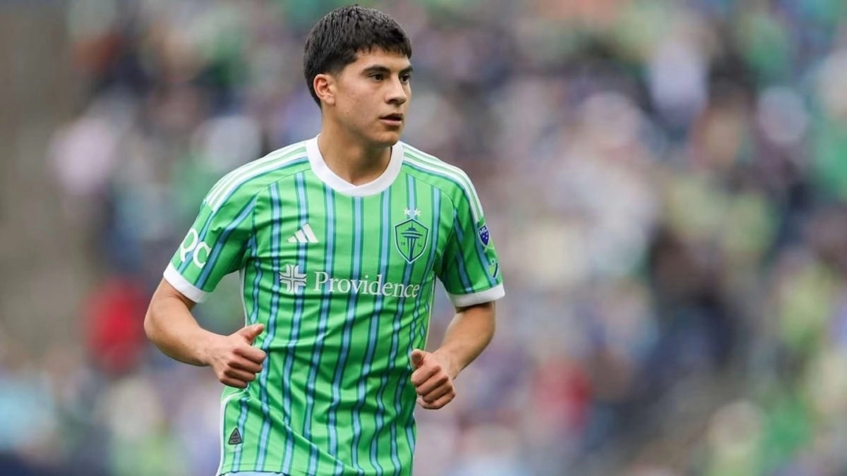 Obed Vargas durante un partido disputado con los Seattle Sounders