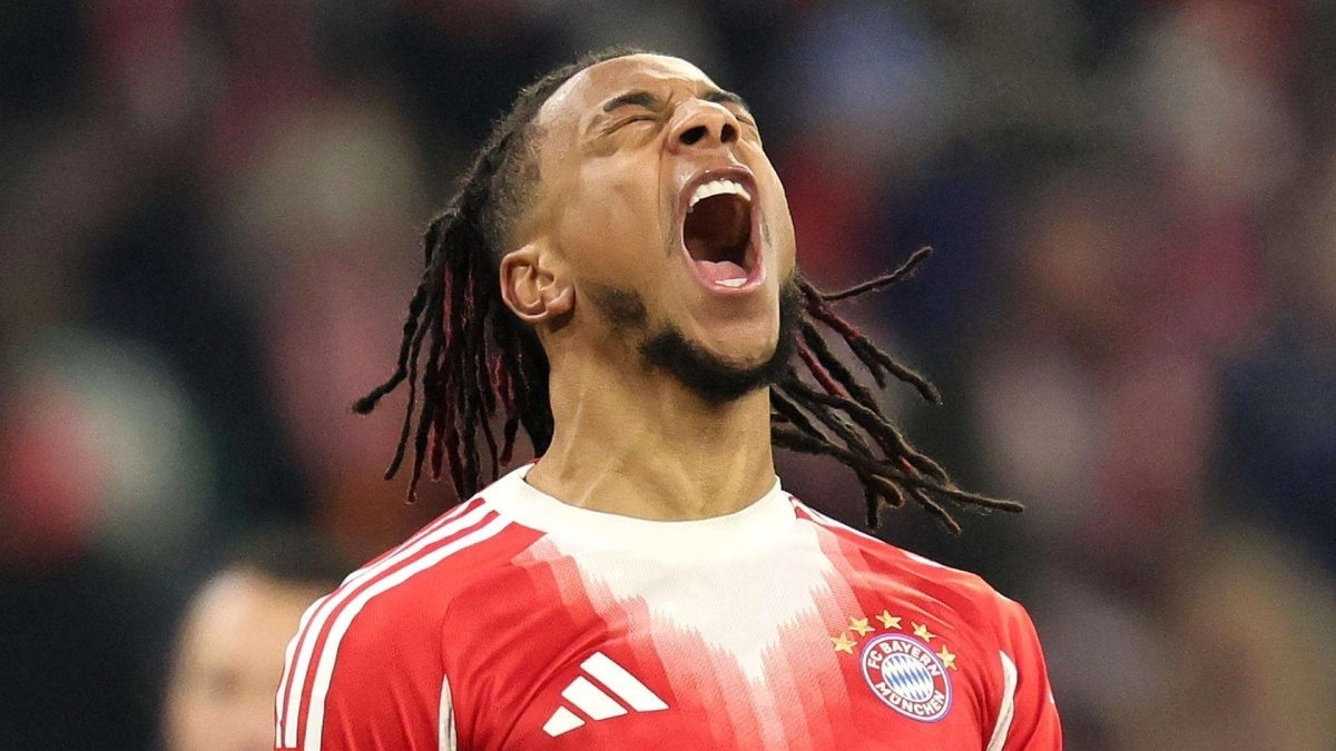 Michael Olise celebra un gol anotado con el Bayern de Múnich