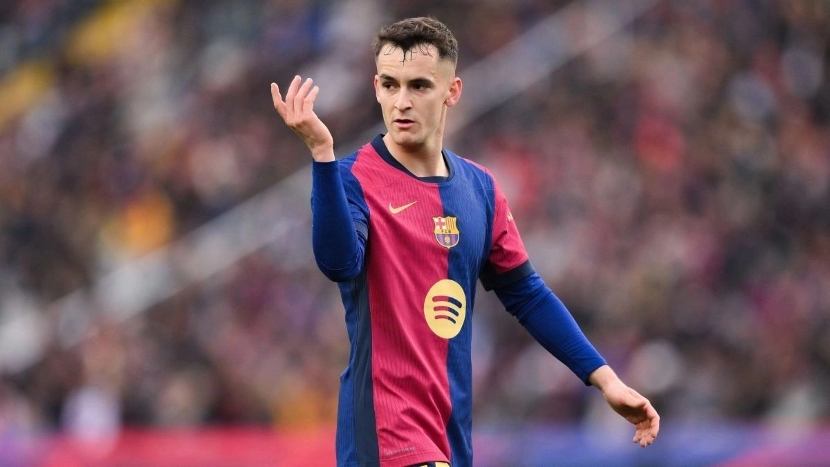 Marc Casadó durante un partido con el Barcelona