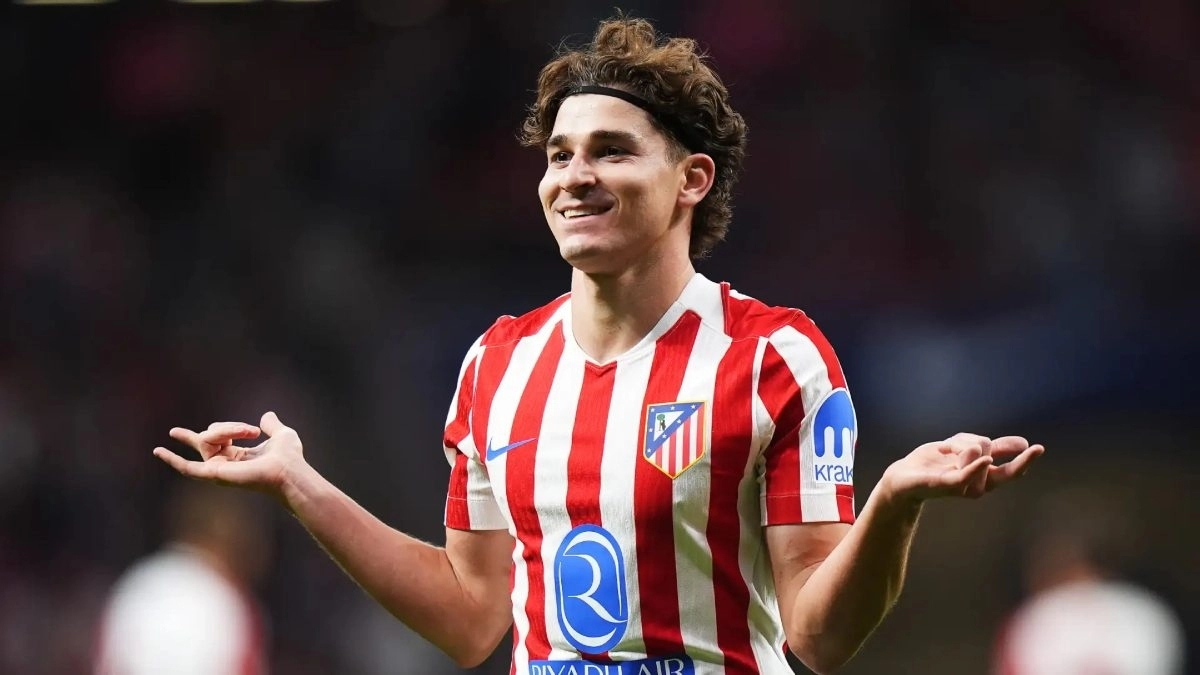 Julián Álvarez celebra un gol con el Atlético de Madrid