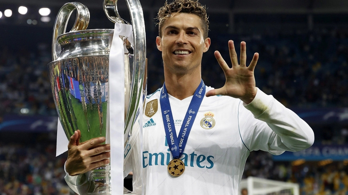 Cristiano Ronaldo Jr a prueba con el Real Madrid / Esquire