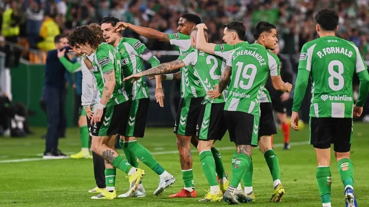 Betis completes the signing of Kevin Lomónaco / Elmira