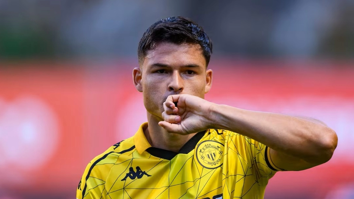 <p>Sevilla interested in signing Jesús Ramírez</p>