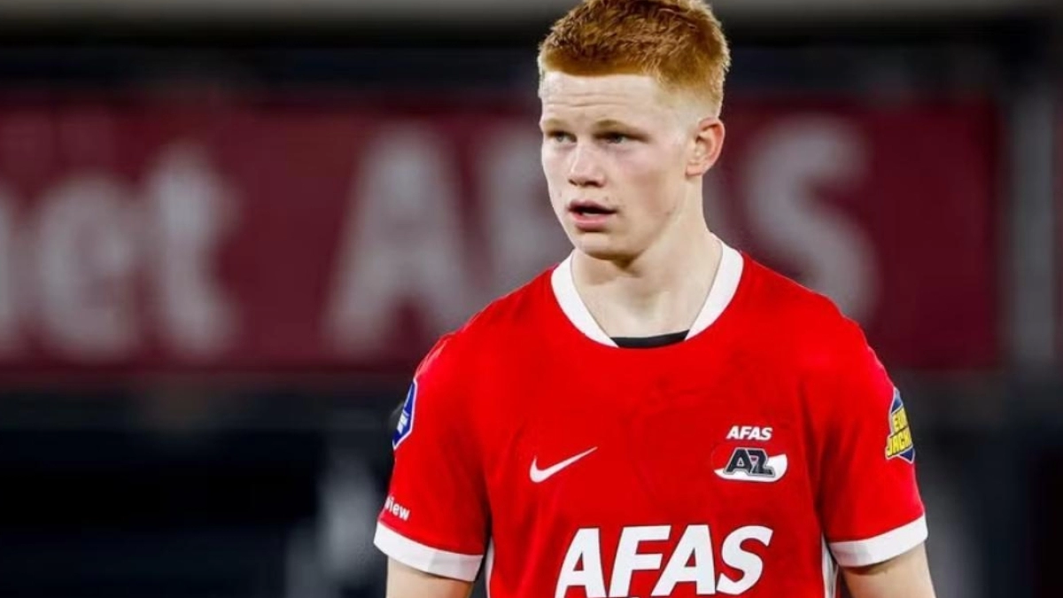 Manchester United, in the bid for the signing of Kees Smit
