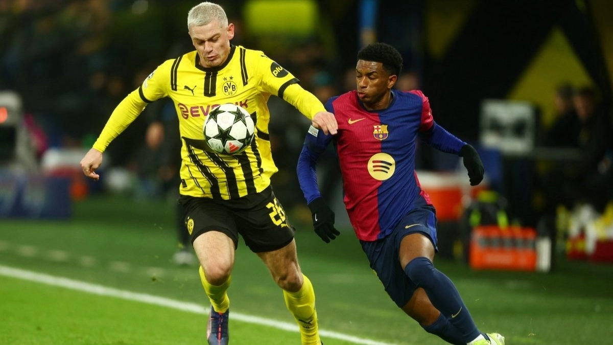 Julian Ryerson durante un Borussia Dortmund - Barcelona