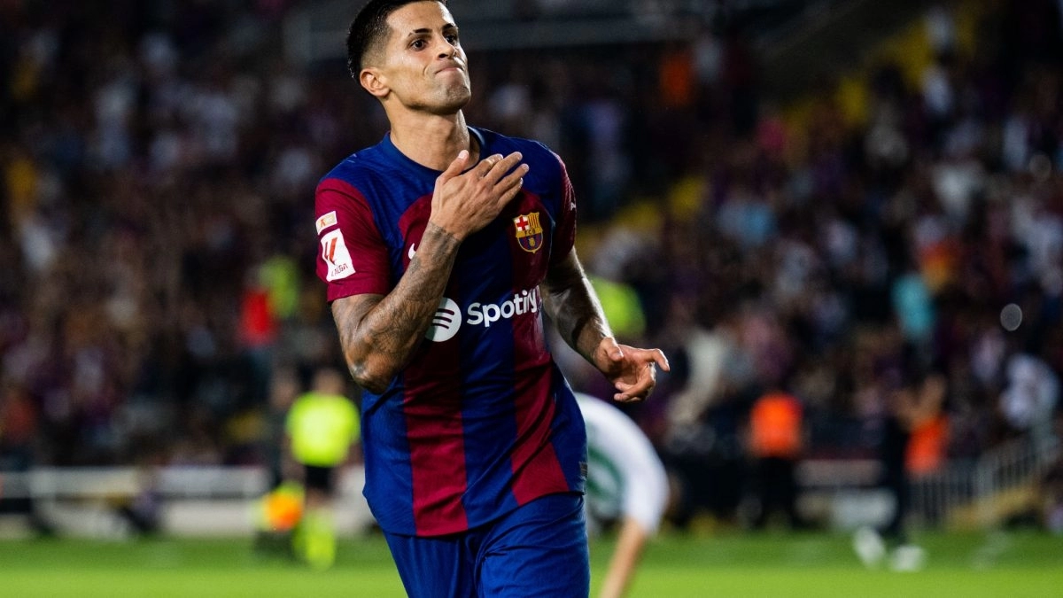 Joao Cancelo celebra un gol anotado con el Barcelona