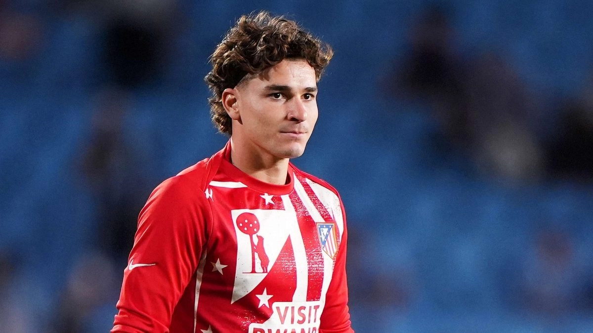 Julián Álvarez before a match with Atlético de Madrid.