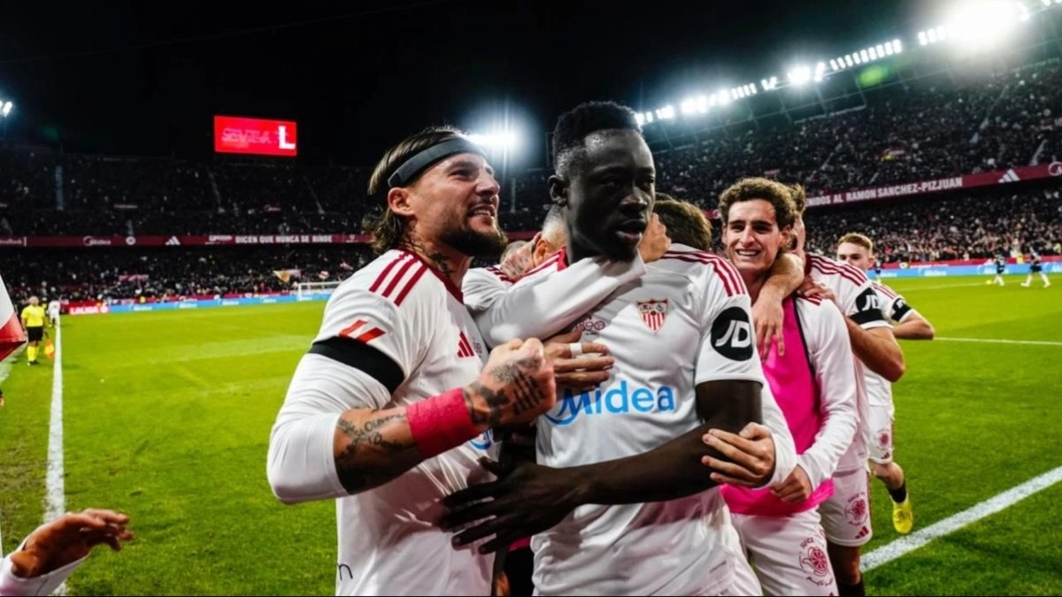 Los jugadores del Sevilla celebran un gol