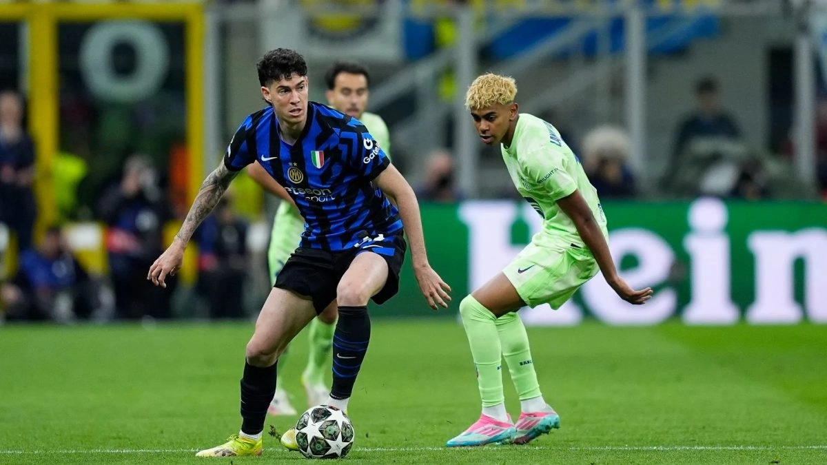 Alessandro Bastoni durante un Inter de Milán - FC Barcelona
