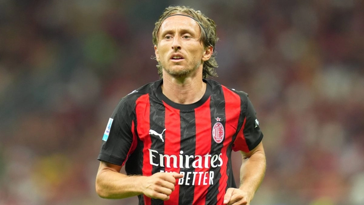 Luka Modric durante un partido con el Milan