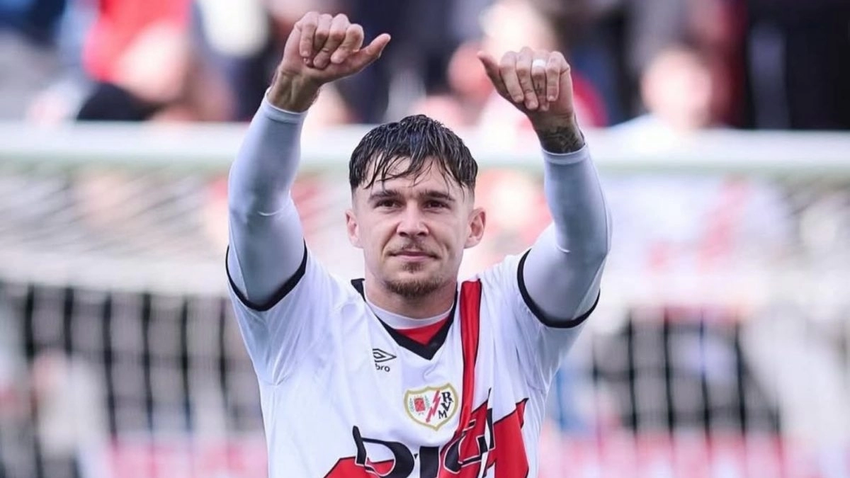 Andrei Ratiu, right-back of Rayo Vallecano