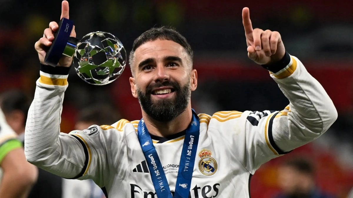 Dani Carvajal celebra una Champions League con el Real Madrid