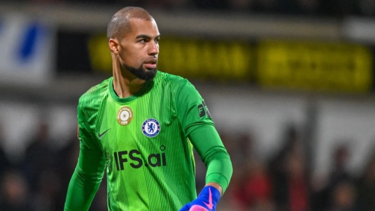 Chelsea puts Robert Sánchez and Jörgensen up for sale.