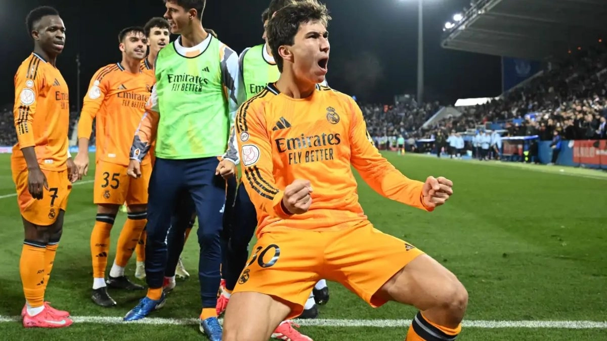 Gonzalo García celebra un gol anotado con el Real Madrid