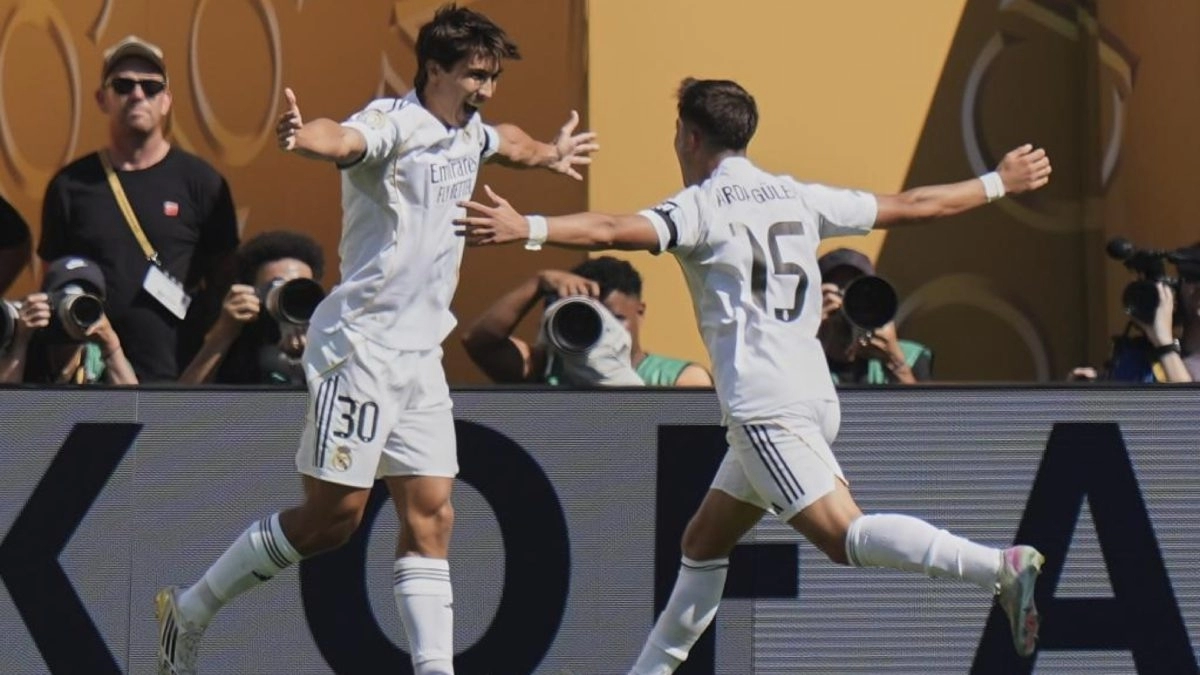 Gonzalo García y Arda Güler celebran un gol del Real Madrid