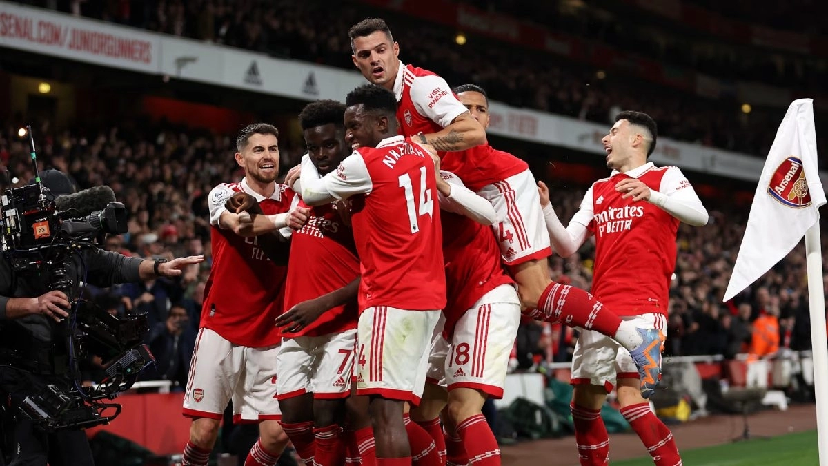 Los jugadores del Arsenal celebran un gol