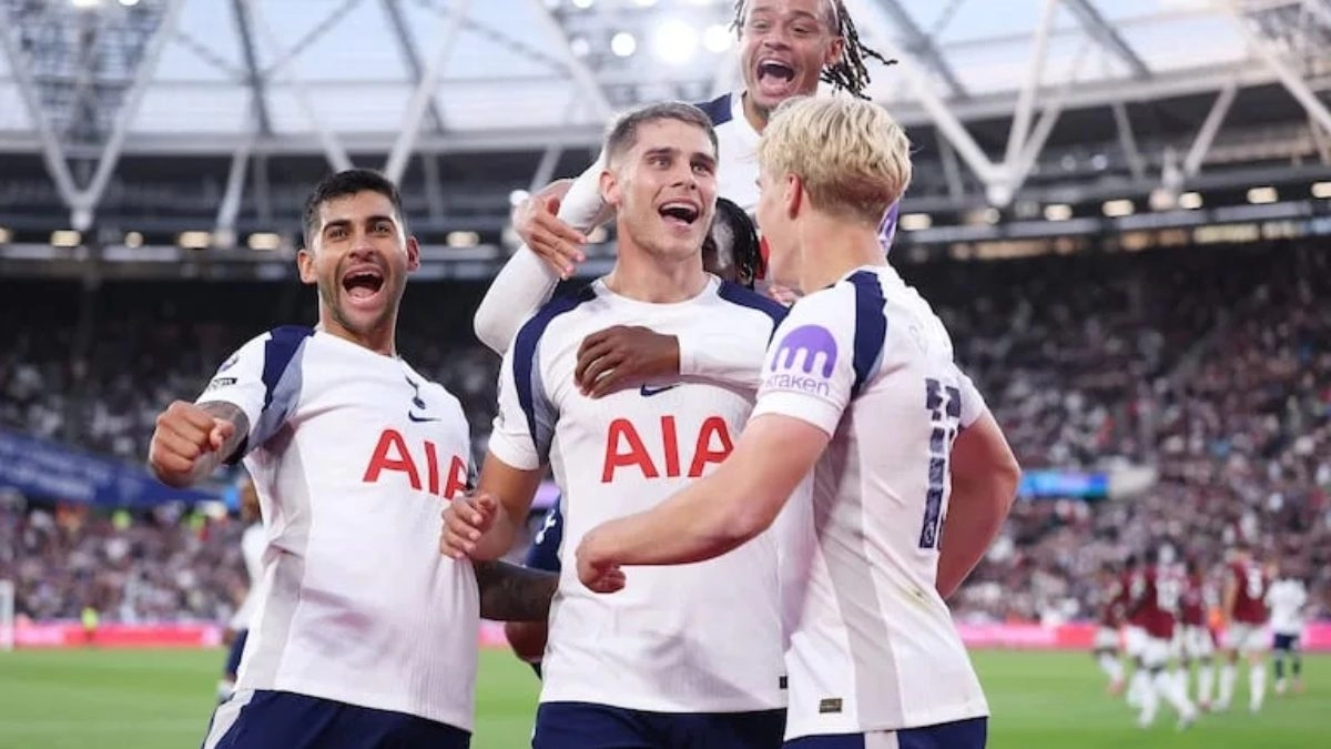 The Tottenham players celebrate a goal.