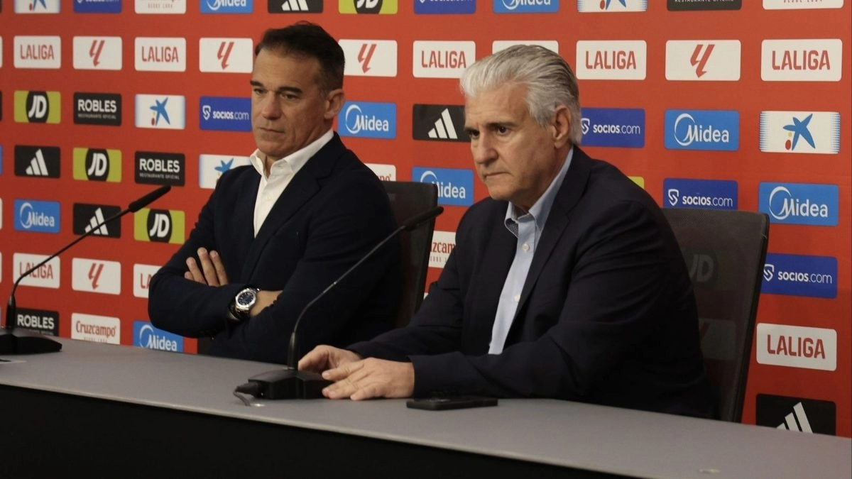 Luis García Plaza y Antonio Cordón durante la presentación del entrenador del Sevilla