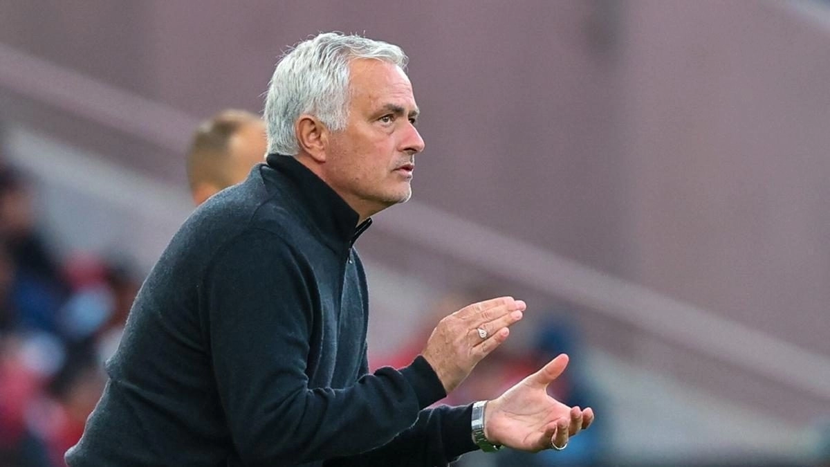 José Mourinho durante un partido del Benfica