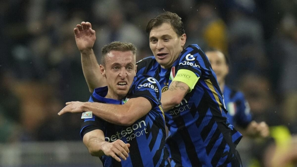 Inter Milan players celebrate a goal