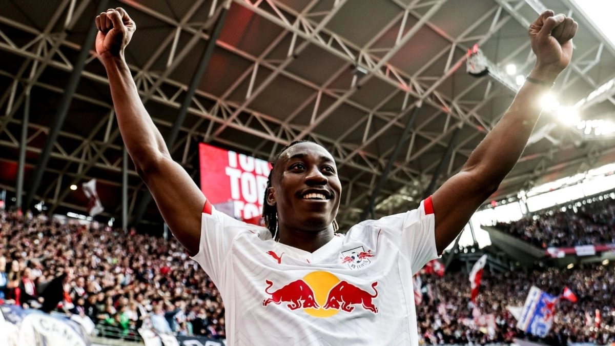 Yan Diomande celebra un gol con el RB Leipzig