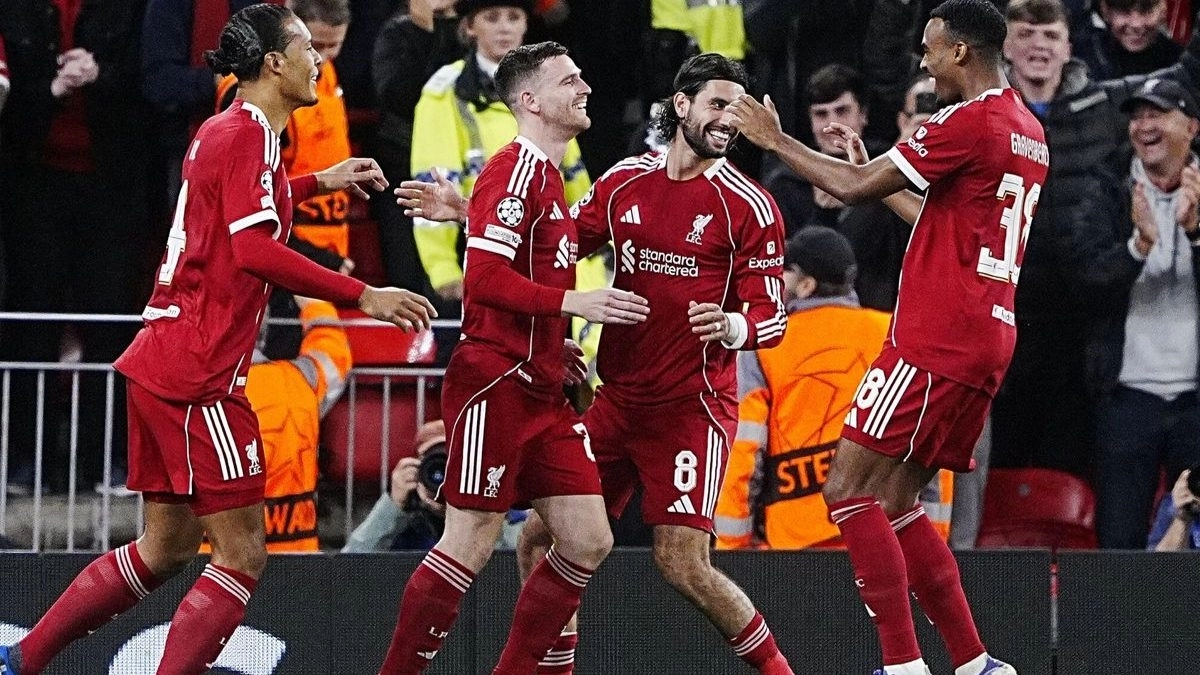 Los jugadores del Liverpool celebran un gol