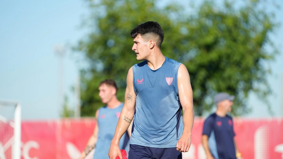 Andrés Castrín durante un entrenamiento del Sevilla