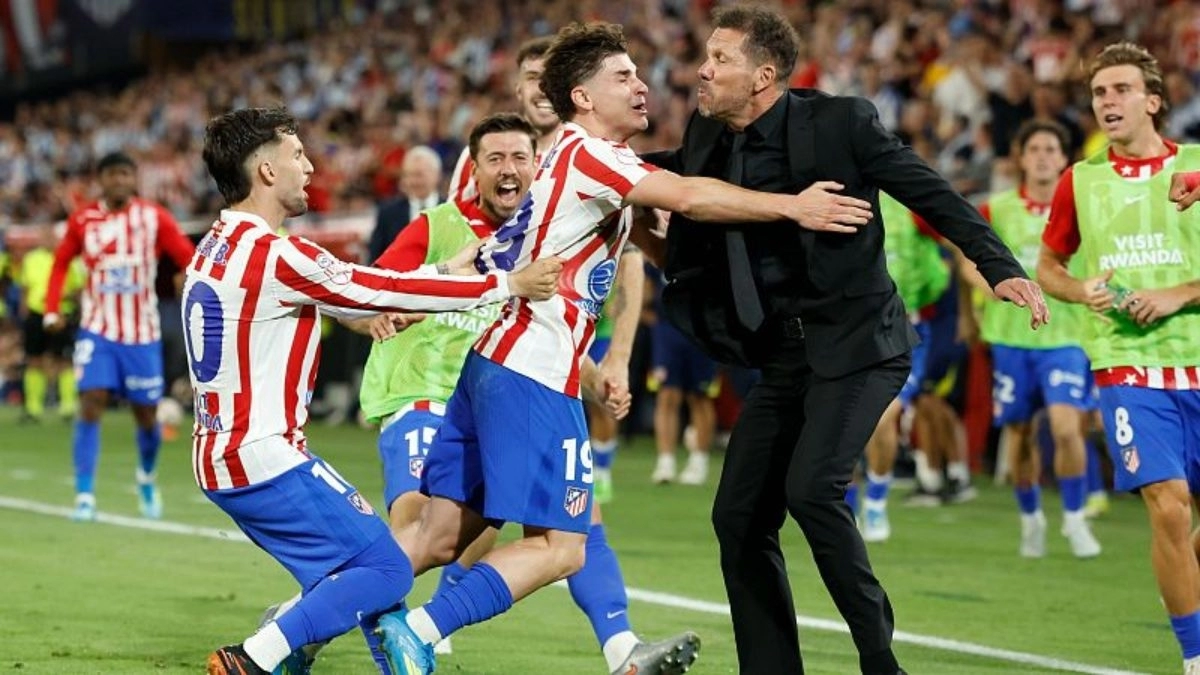 Los jugadores del Atlético de Madrid celebran un gol junto al Cholo Simeone
