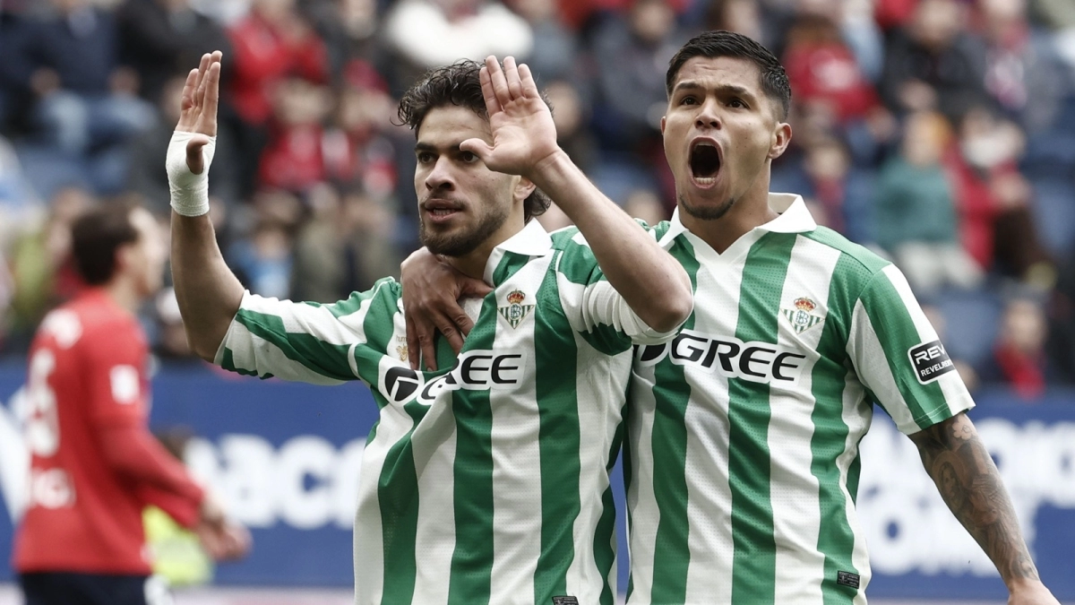 El Betis despide a Adrián / AS