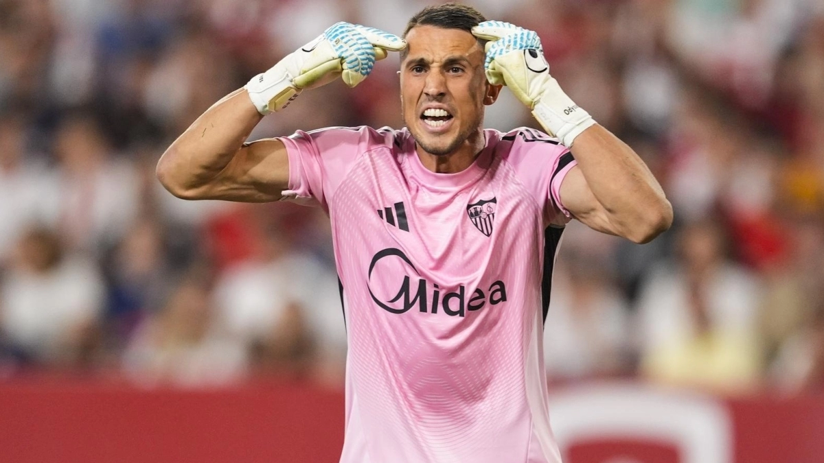 Julen, an interesting option for the Sevilla goalkeeping position / Ara.cat