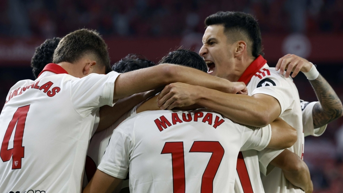 Sevilla prioritizes the goalkeeping position / Marca