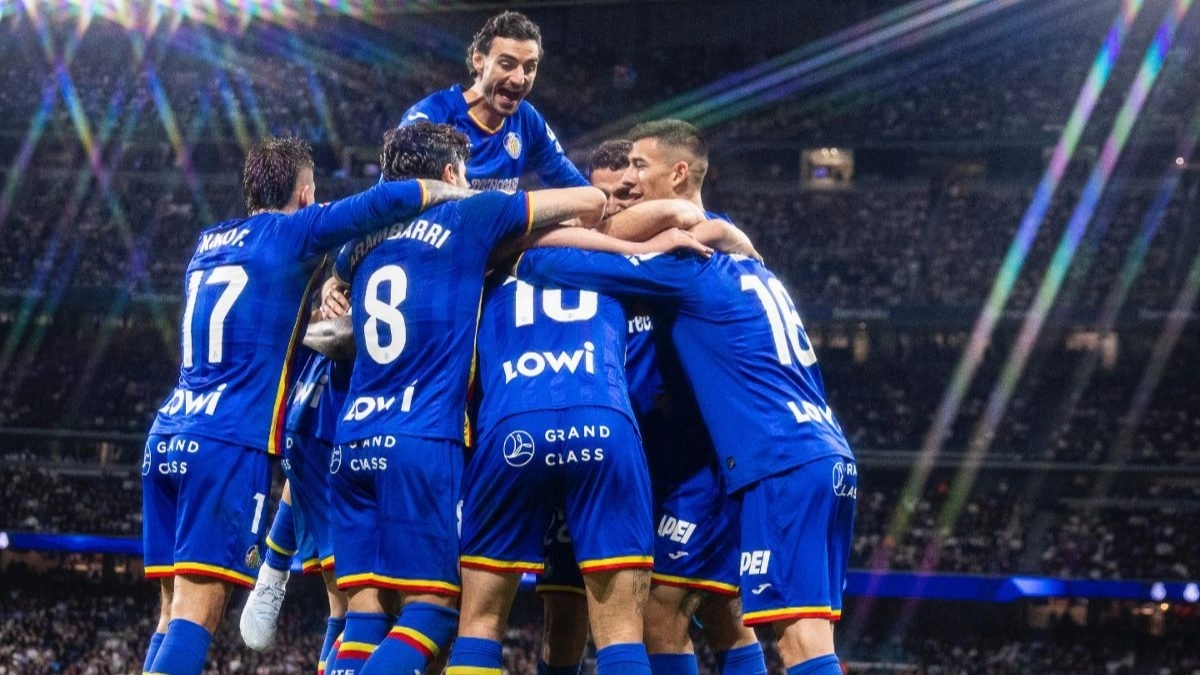 The Getafe players celebrate a goal