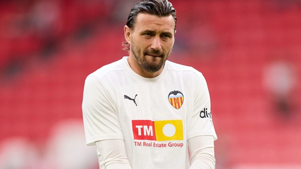 Dimitrievski steals the spotlight before a Valencia game.
