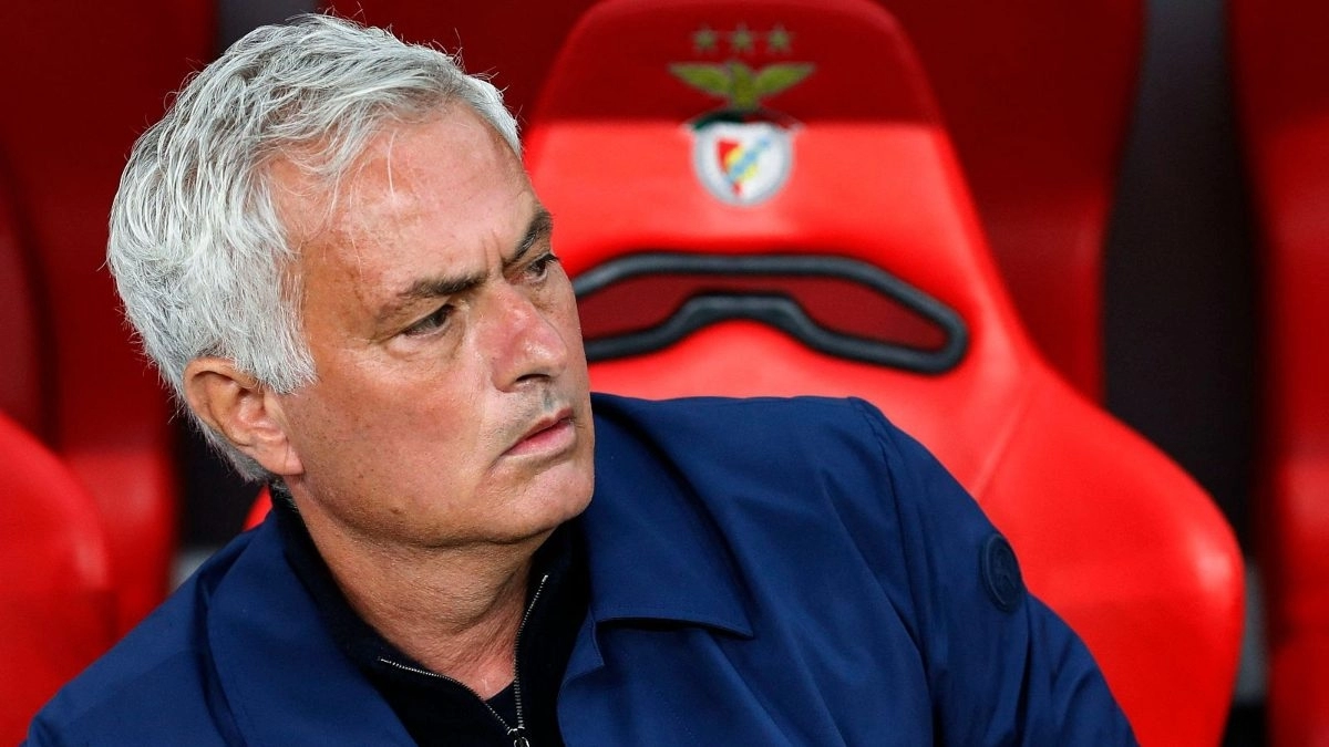 José Mourinho en el banquillo del Benfica