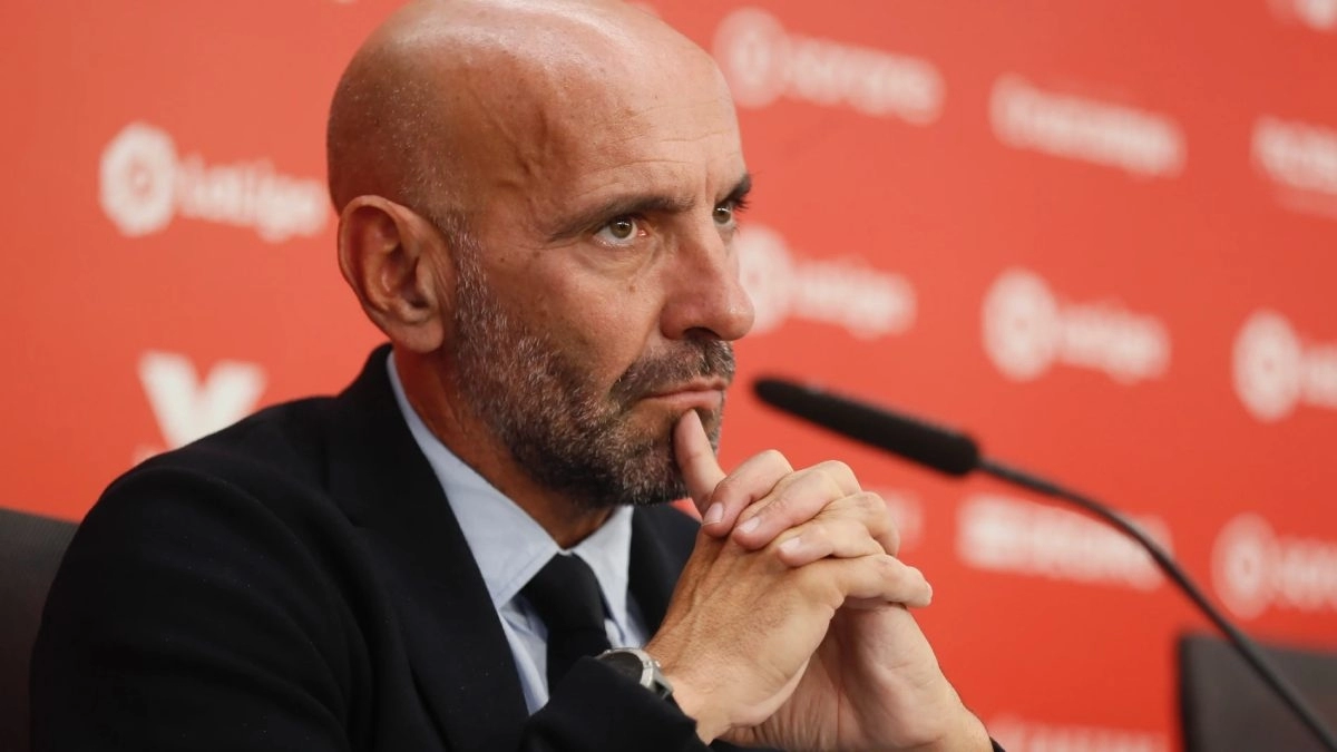 Monchi durante una rueda de prensa con el Sevilla