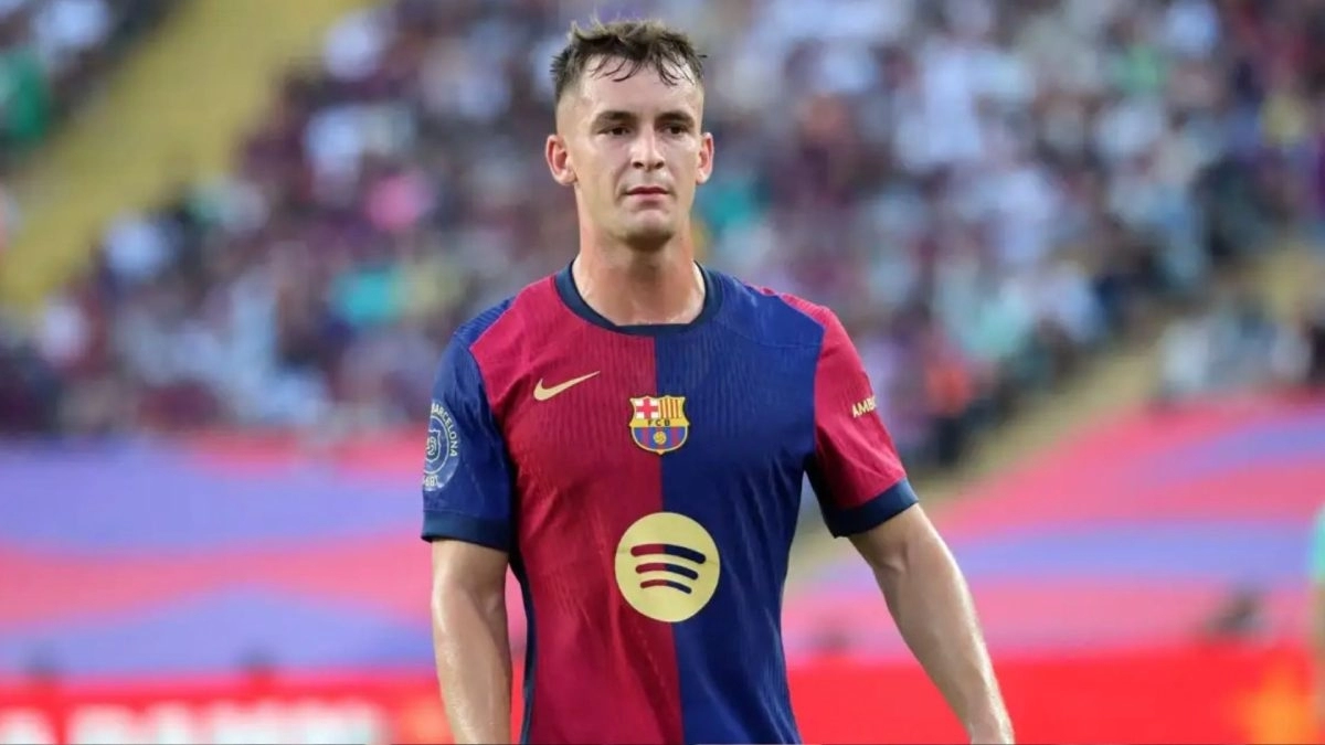 Marc Casadó durante un partido con el Barcelona
