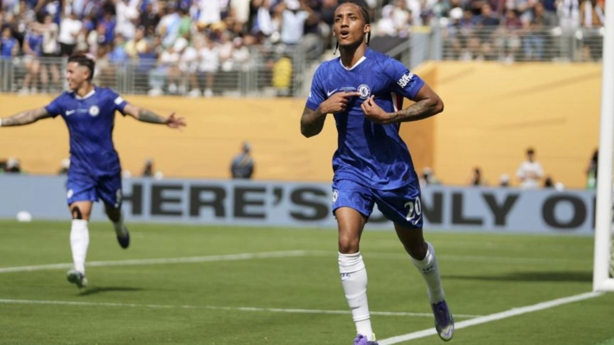 Joao Pedro celebra un gol anotado con el Chelsea