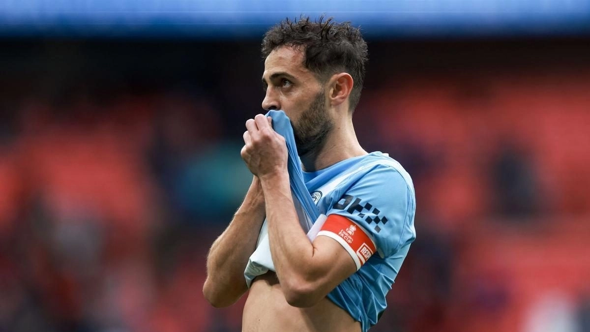 Bernardo Silva during a match with Manchester City