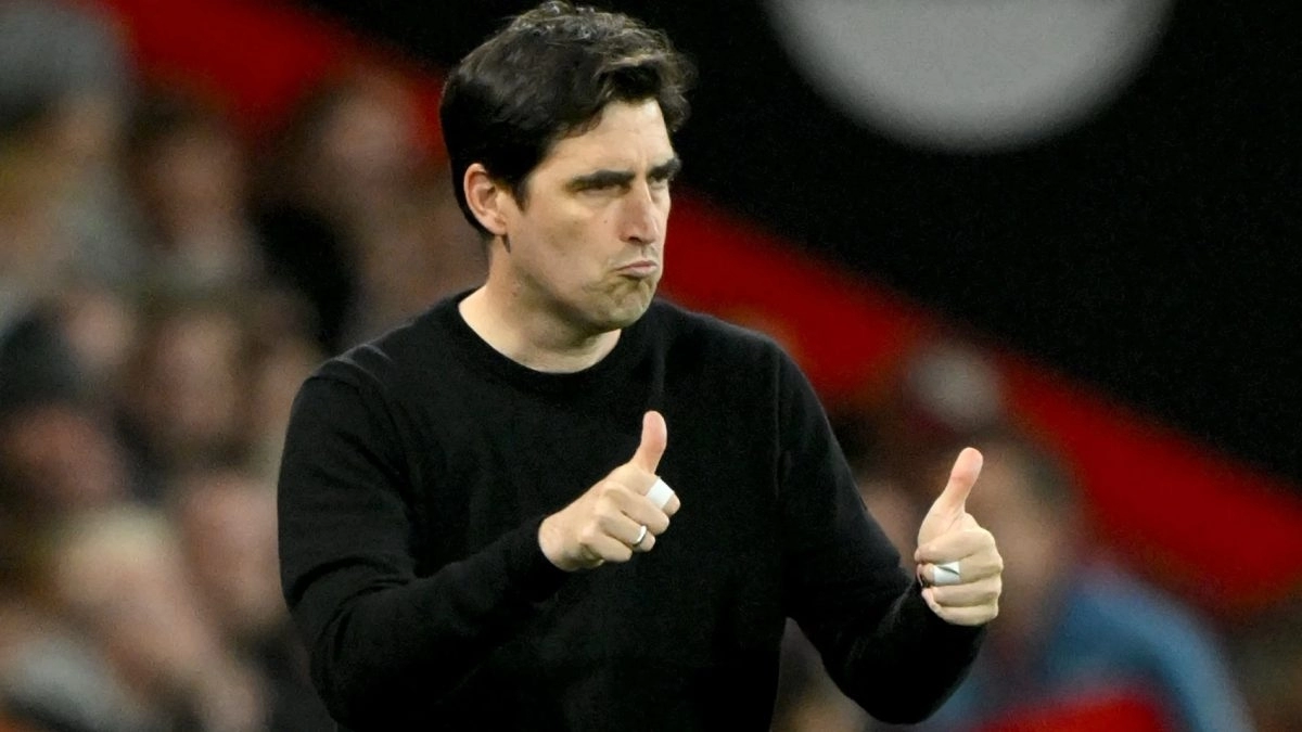 Andoni Iraola during a match for Bournemouth