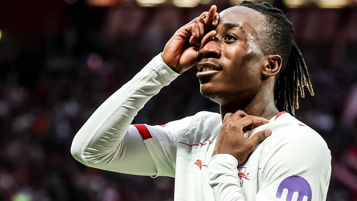 Yan Diomande celebra un gol con el RB Leipzig