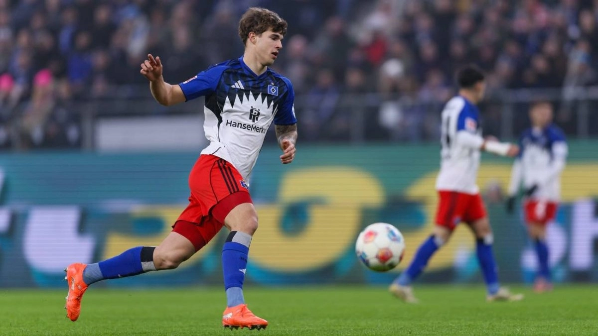Luka Vuskovic durante un partido con el Hamburgo
