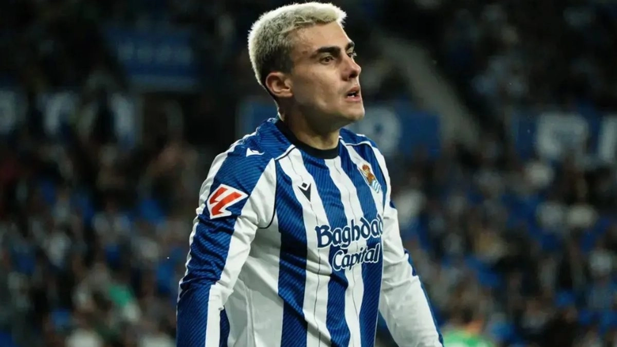 Ander Barrenetxea during a match with Real Sociedad