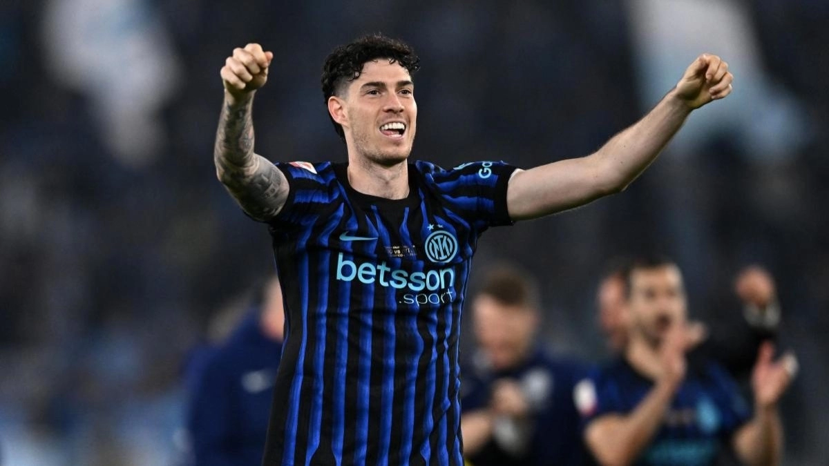 Alessandro Bastoni celebrates a victory for Inter Milan