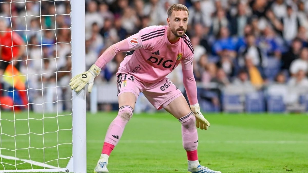 Aarón Escandell durante un partido con el Real Oviedo