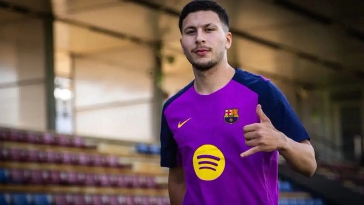 Roony Bardghji durante un entrenamiento con el FC Barcelona