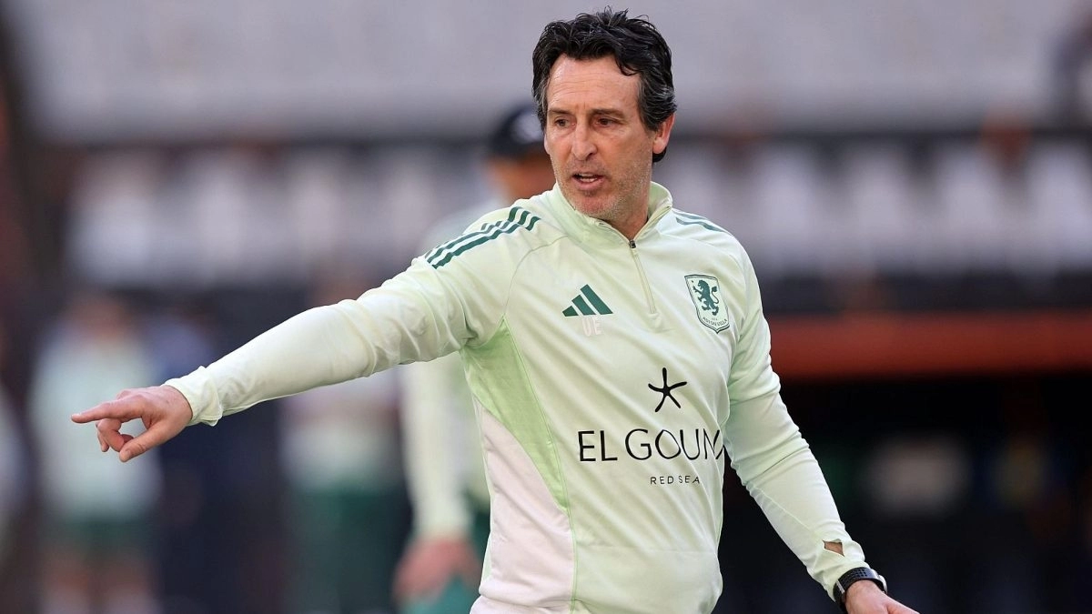 Unai Emery durante un entrenamiento del Aston Villa