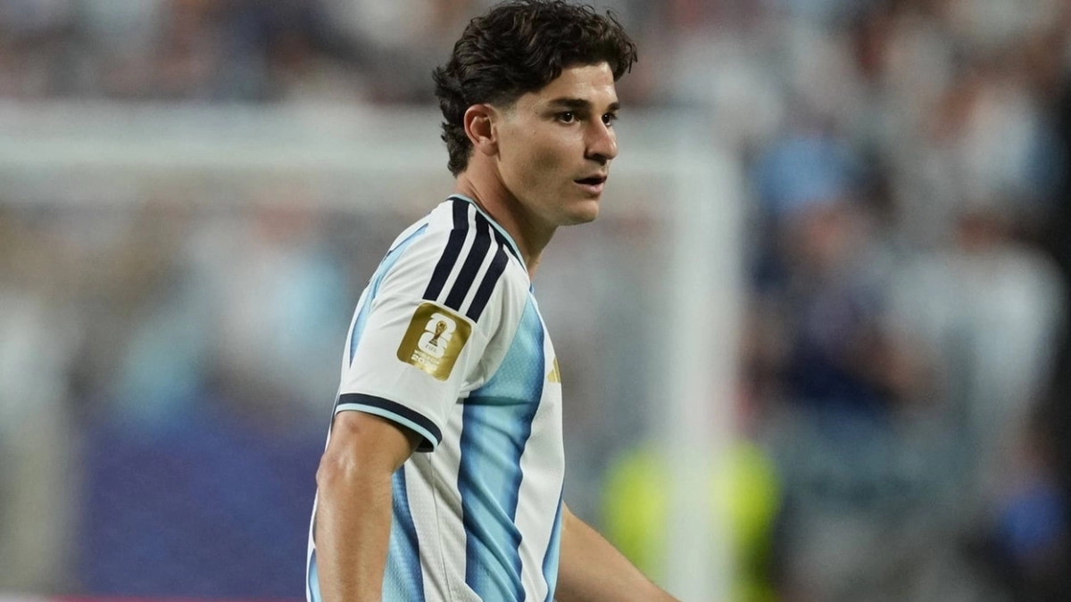 Julián Álvarez agita el mercado de fichajes del Barcelona / EstadioDeportivo