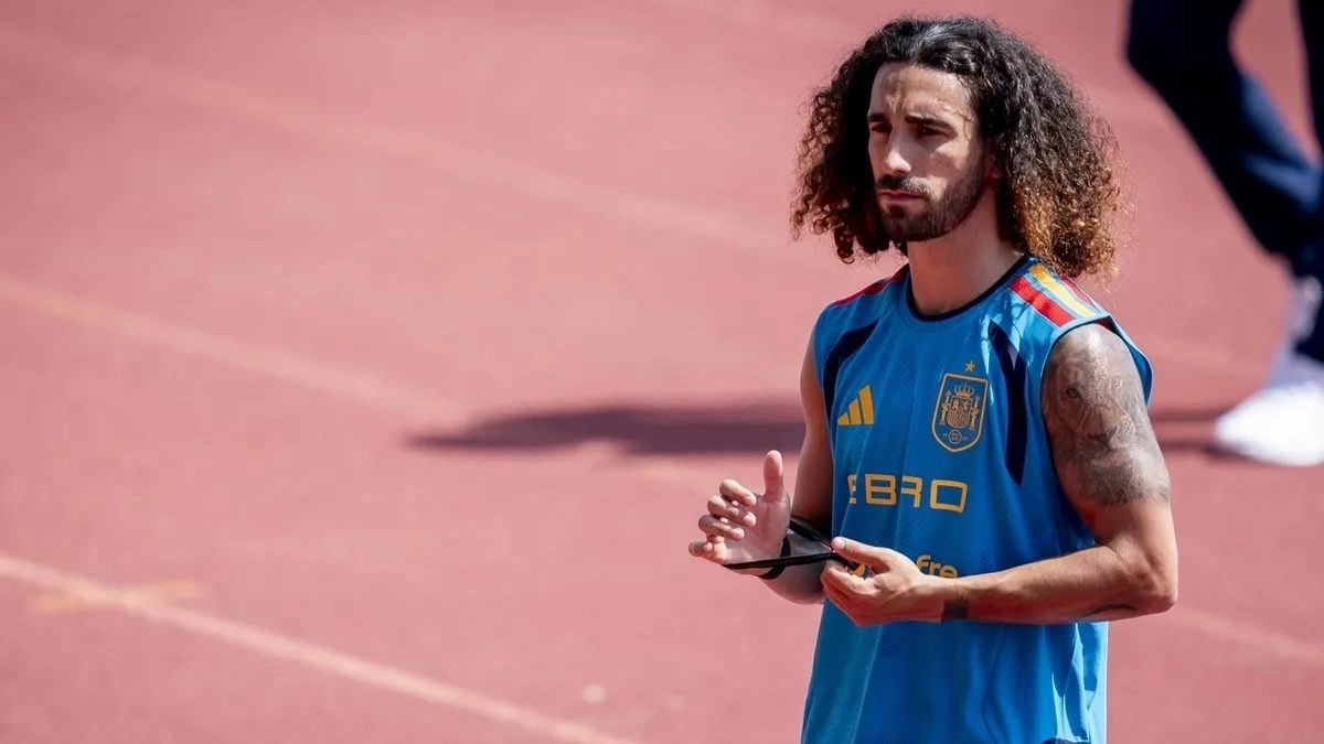 Marc Cucurella durante un entrenamiento con la selección española