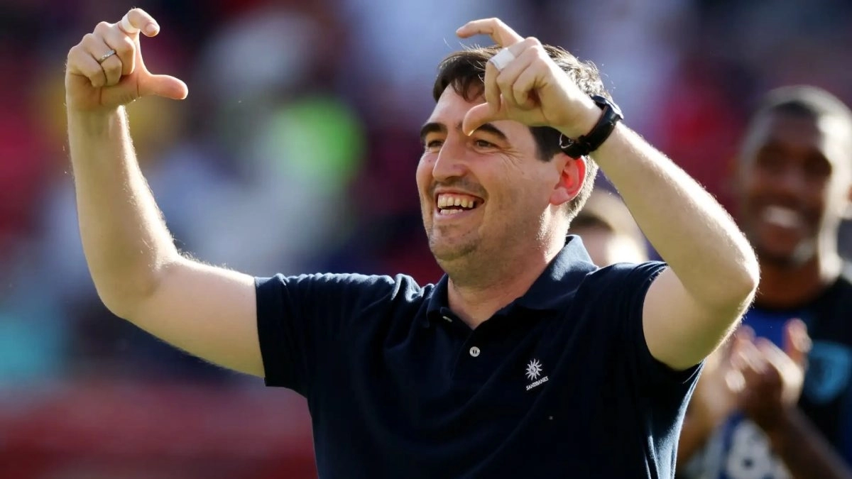 Andoni Iraola celebra una victoria del Bournemouth