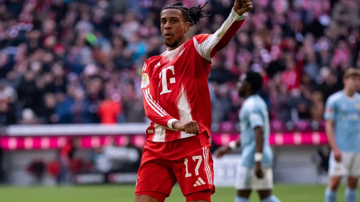 Michael Olise celebra un gol anotado con el Bayern de Múnich